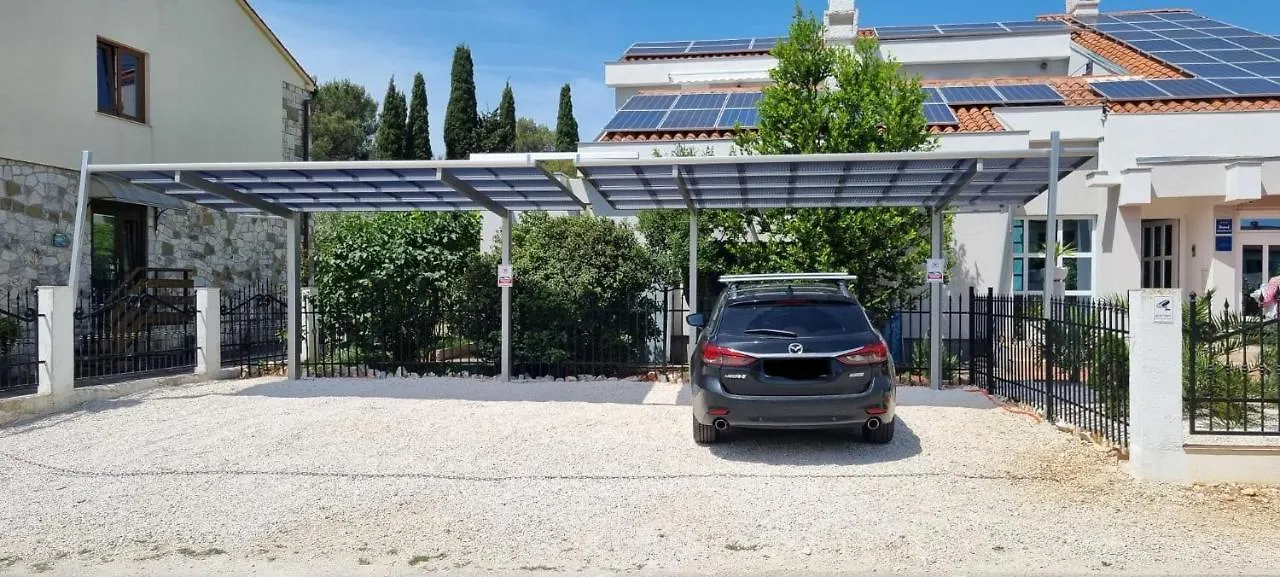 White Pearl With Free Ev Ch-Station Croatia